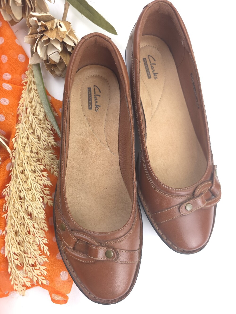 Clarks Women's Tan Leather Slip-On Flats 9.5m - Picture 2 of 8